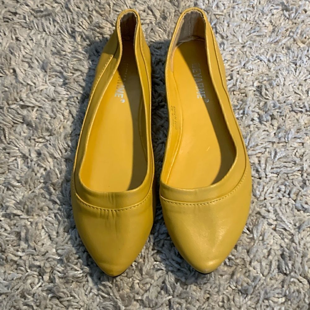 Beyarne GUC yellow pointed toe flats Size 40